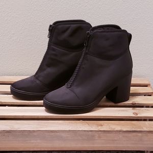Black zip up ankle boots with heel. Size 5.5